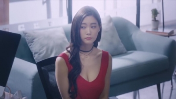 尴尬的单面镜，美女跳热舞被看到