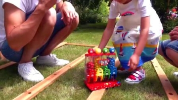 萌娃小可爱：爸爸带着小正太做了一个小木屋，好厉害啊，亲子益智玩具儿童乐园