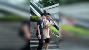 你遇到过这种尴尬吗？#穿搭#街拍#美女