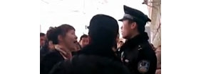 【拍客】无锡一女子大闹售票处袭警爆粗口