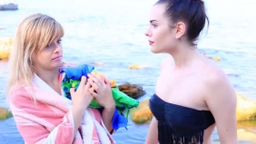 闺蜜恶作剧：被恶搞的浴毯，这么做没朋友