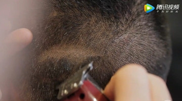 外国牛人在活人头上雕刻 技术精绝 几分钟竟刻出一颗新人头！