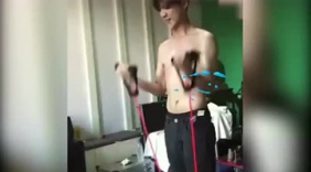 鹿晗练成肌肉型男了，他的健身法则藏着什么秘密
