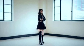 美女小熊带来舞蹈“love me if you can”