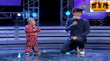 张俊豪又被主持人耍了，反应太萌了，评委笑出泪！没话说