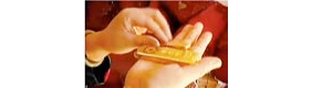 银行捡到价值30万元的金条不吱声