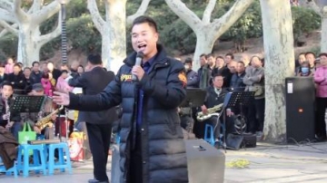 民间好声音，20岁小伙唱《小白杨》嗓音不输专业歌手