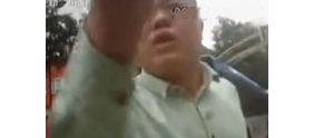 【拍客】嚣张车主逆行打交警 称和局长是铁哥们