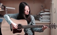 【拍客】美女吉他弹唱《宝贝》何璟昕