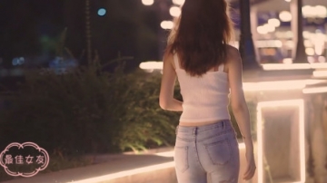 东莞街拍：简单一条牛仔裤，穿出少女美，美到窒息