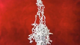 男子将滚烫的铁水倒进蚂蚁洞 挖开后惊呆了