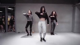 天呐, 中间的美女舞蹈老师也太会跳了吧