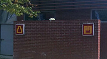 江苏一厕所不标男女标“凹凸” 各国奇葩标识哪家强