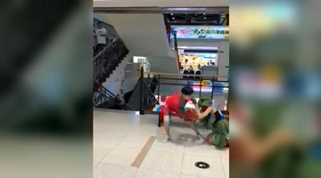 街头恶搞女神荷叶求婚