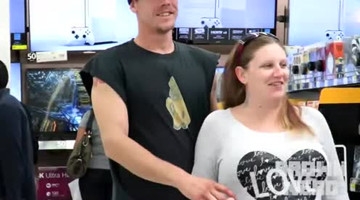 街头恶搞：朝向路人 大声放湿屁！