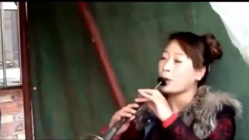 高手在民间, 民间美女一首唢呐吹奏《爱你在心口难开》, 佩服
