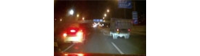 【拍客】实拍轿车超车被撞瞬间