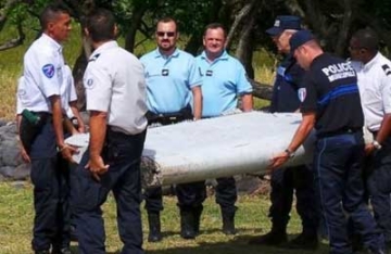 【拍客】马来西亚总理证实留尼汪岛飞机残骸属于MH370客机