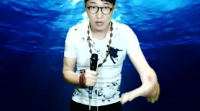 小溪模仿男声翻八度演唱那英默飙高音