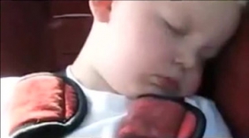 国外萌宝搞笑视频，真是笑的肚子疼，太可爱了