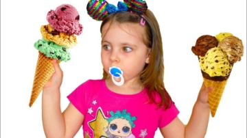 太棒了，爸爸怎么给萌娃小萝莉买超多冰淇淋？可是她为何不喜欢？儿童亲子益智趣味游戏玩具故事