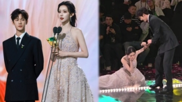 孟子义星光大赏上台摔倒跪地，被李昀锐一把捞了起来