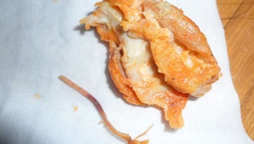 实拍肯德基汉堡内吃出虫子 海南陵水市民投诉