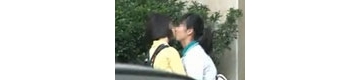 【拍客】佛山惊现学生妹当街摸胸热吻
