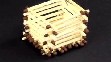 绝活：看国外牛人如何用火柴搭建小房子！