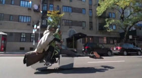 牛人自制摩托车上路，比法拉利回头率还高