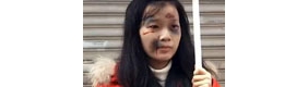 【拍客】女大学生街头行为艺术 反对家庭暴力