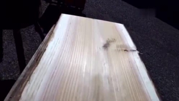 国外牛人用整块木头，纯手工打造一个艺术容器