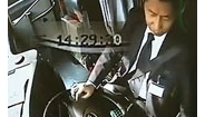 【拍客】监拍公交司机低头看手机撞上货车瞬间