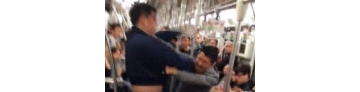 【拍客】北京地铁2号两男子线上演真人快打