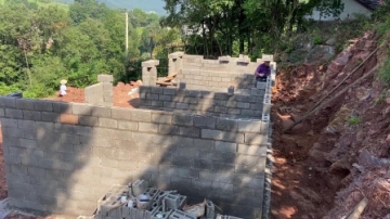 实拍湖南农民建房，一个师傅三天时间三米高，速度与质量并行