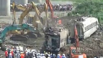[拍客]撞车后续 残骸被就地掩埋又发现一名死者