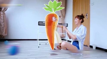 小贝拉太可爱了，表演节目时边唱边跳，萌得不要不要的！