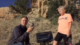 实拍父子联手解剖手榴弹 过程惊险让人直冒冷汗