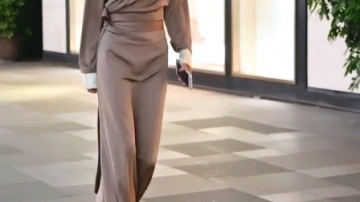 街拍 草原来的美女……