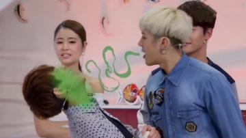 众明星吃榴莲，王嘉尔吃完还向何炅哈气，何老师：我晕了！