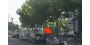 【拍客】男子疑似街头持械袭警 车载监控曝光