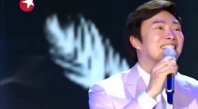 小哥“费玉清”挑战这首歌 据说这是最好听的男声版本！