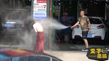 小伙恶搞拜金女主播