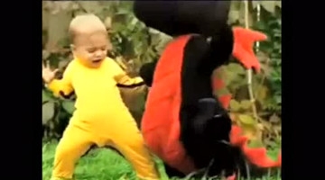 萌宝模仿李小龙，太可爱了！