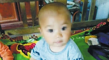 云南2岁男童被邻家女孩用被子捂死