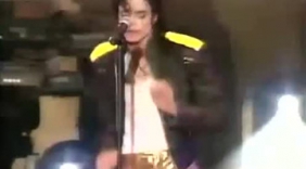 迈克尔杰克逊拥有世间最华贵的男声，是上帝的礼物