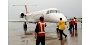 【拍客】西安暴雨致海航飞机冲出跑道