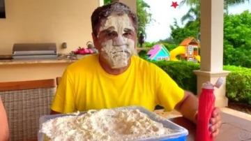 小萝莉和爸爸玩超级大挑战 萌娃小可爱：爸爸，我真是好同情你呀