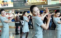 【街拍客】天航空姐机场快闪预热春运