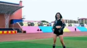 美女这舞蹈真是美翻了！